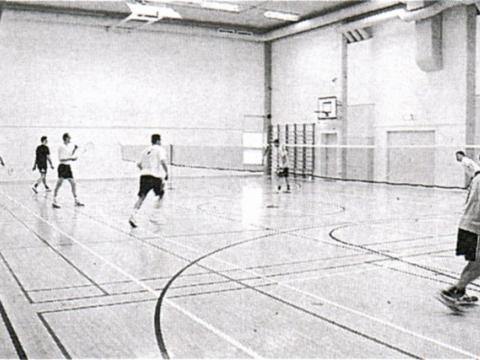 Perinteinen kuntoilijoiden sulkapalloturnaus jäi yhteensattumien vuoksi miesten mittelöksi. Tästä huolimatta tapahtuma sai liikkeelle enemmän harrastajia kuin kertaakaan aikaisemmin. 